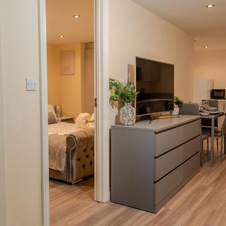 Cosy 1 Bedroom Basement Apartment With Private Patio Area Londres Extérieur photo