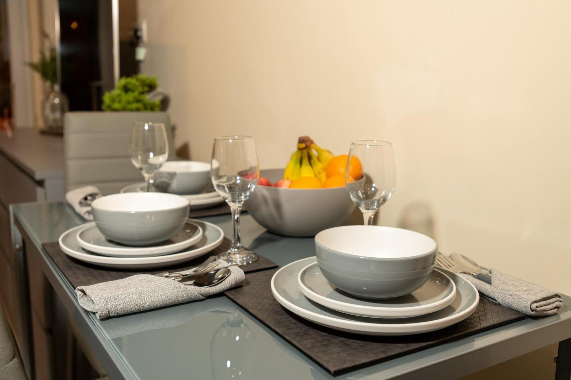 Cosy 1 Bedroom Basement Apartment With Private Patio Area Londres Extérieur photo
