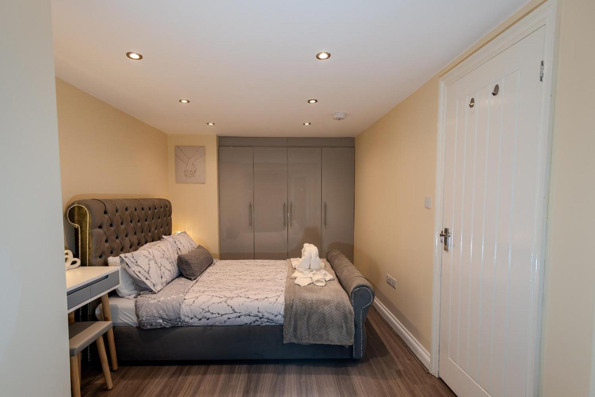 Cosy 1 Bedroom Basement Apartment With Private Patio Area Londres Extérieur photo
