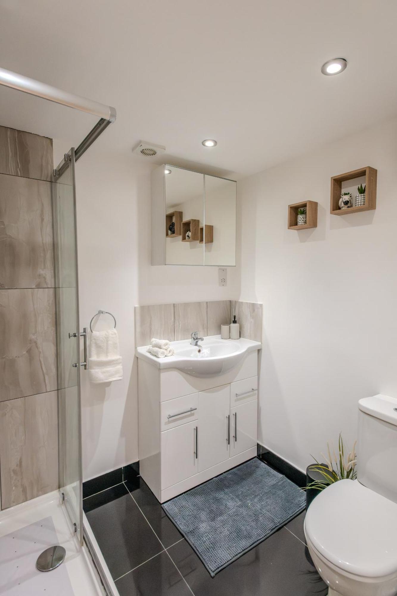 Cosy 1 Bedroom Basement Apartment With Private Patio Area Londres Extérieur photo
